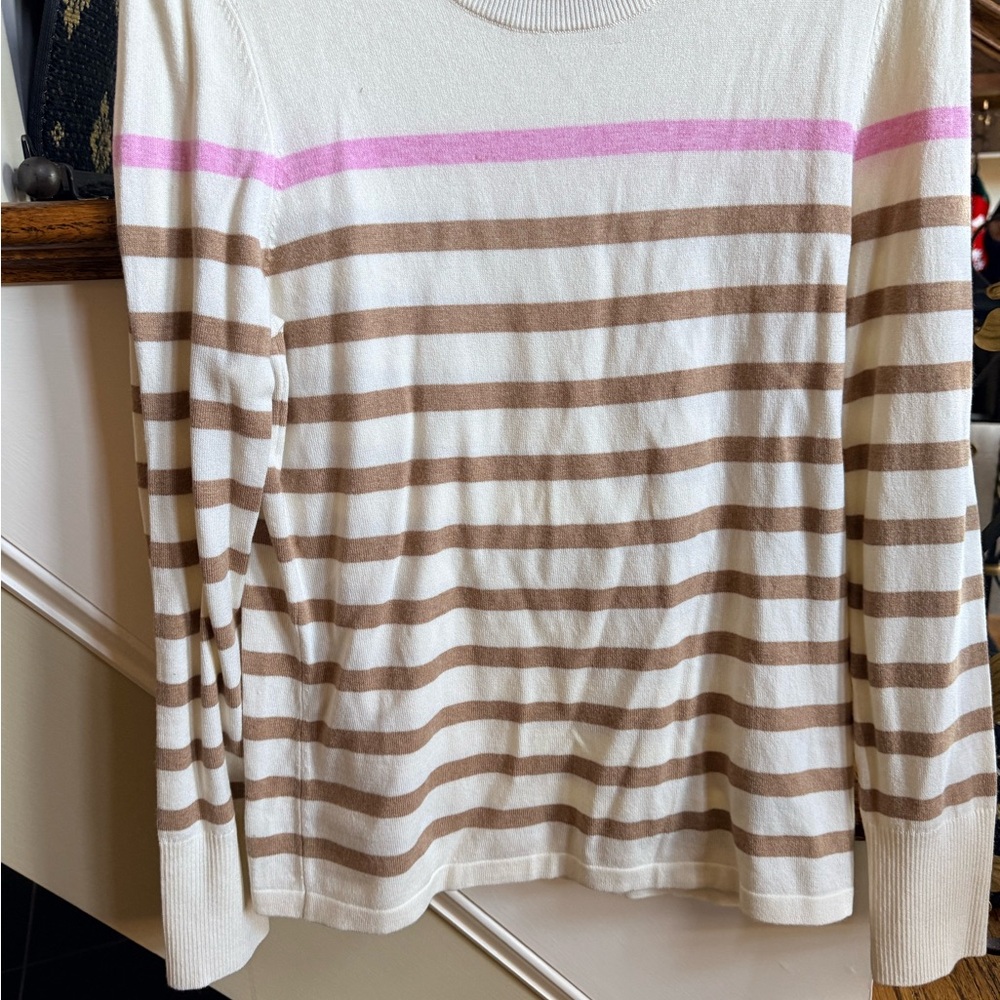 J.McLaughlin Lightweight Sweater. Size S Long Sleeves.Few small imperfections - Picture 3 of 9